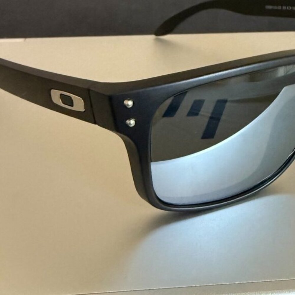 OO9102 Oakley Holbrook Matte Black Frame Prizm Polarized Reflective Silver Lens - Picture 6 of 8